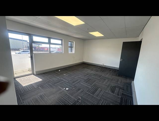 572M² MINI FACTORY TO LET IN STIKLAND INDUSTRIAL